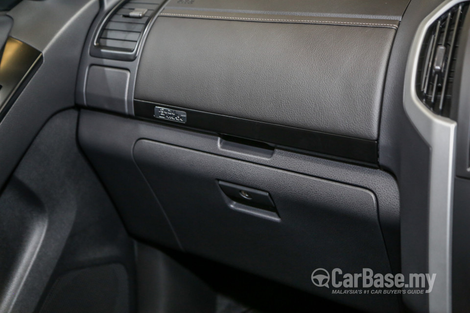 Isuzu D-MAX RT Facelift 2 (2019) Interior