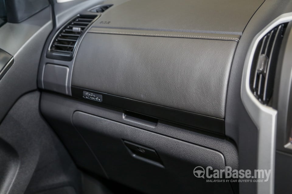 Isuzu D-MAX RT Facelift 2 (2019) Interior
