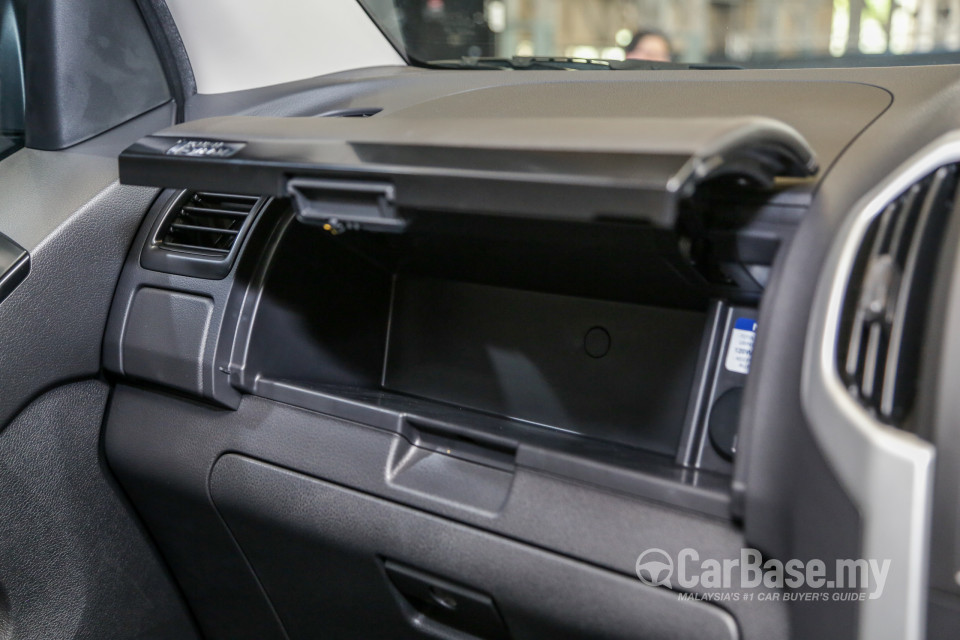 Isuzu D-MAX RT Facelift 2 (2019) Interior