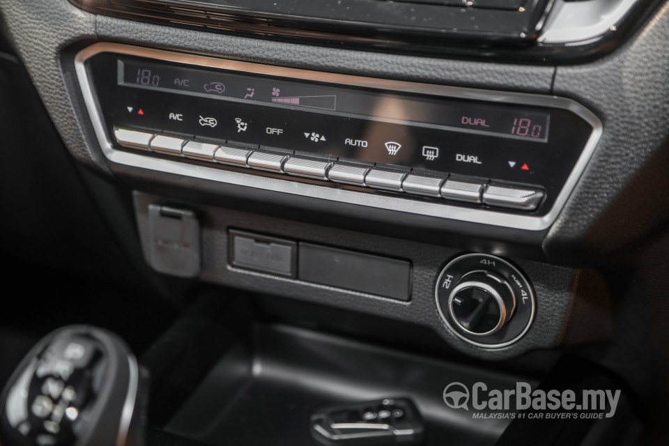Isuzu D-MAX RG (2021) Interior