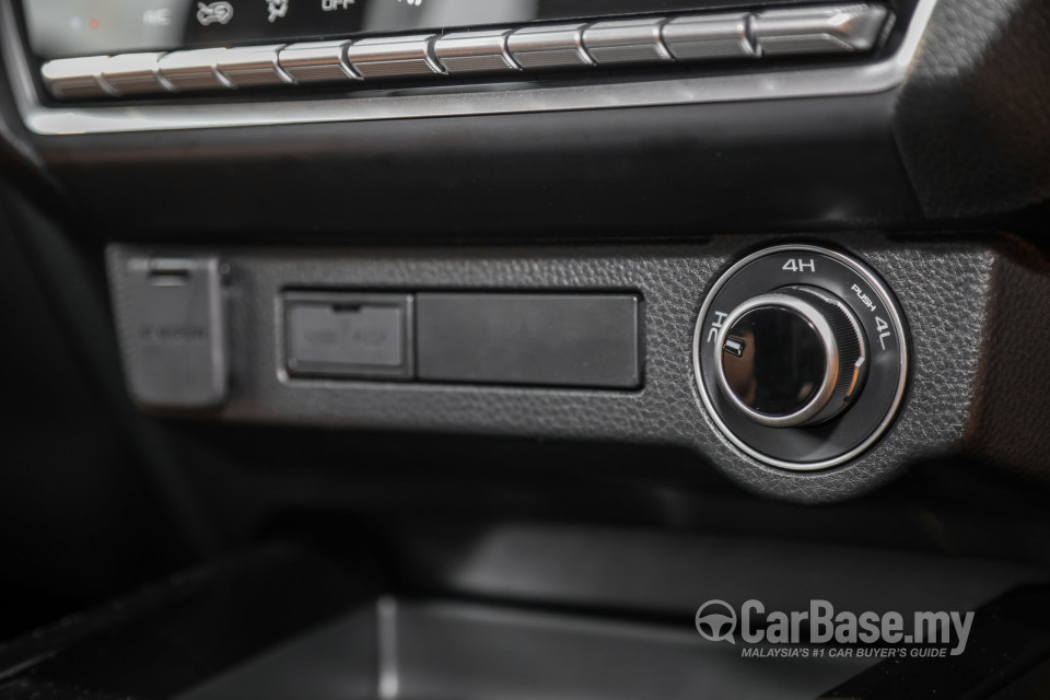 Isuzu D-MAX RG (2021) Interior