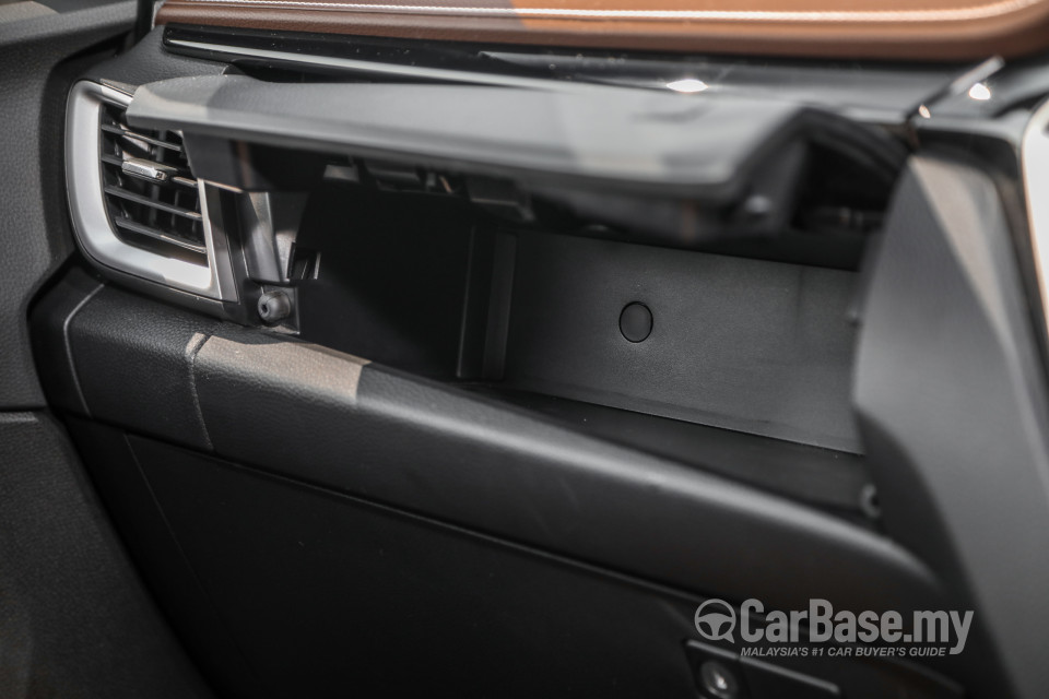 Isuzu D-MAX RG (2021) Interior