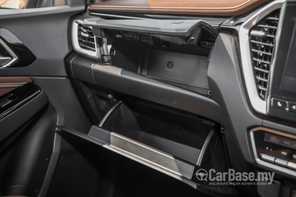 Isuzu D-MAX RG (2021) Interior