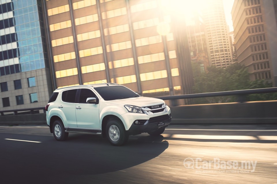 Isuzu MU-X Mk2 (2015) Exterior