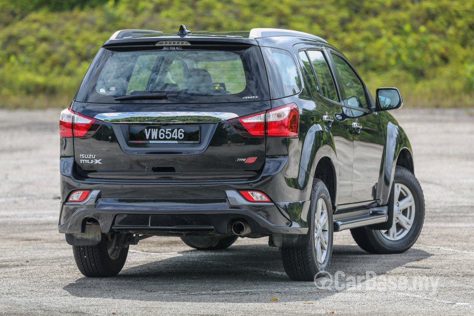 Isuzu MU-X Mk2 (2015) Exterior