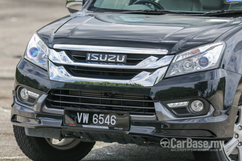 Isuzu MU-X Mk2 (2015) Exterior