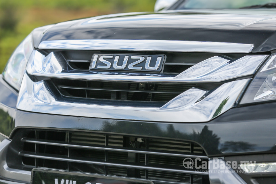 Isuzu MU-X Mk2 (2015) Exterior