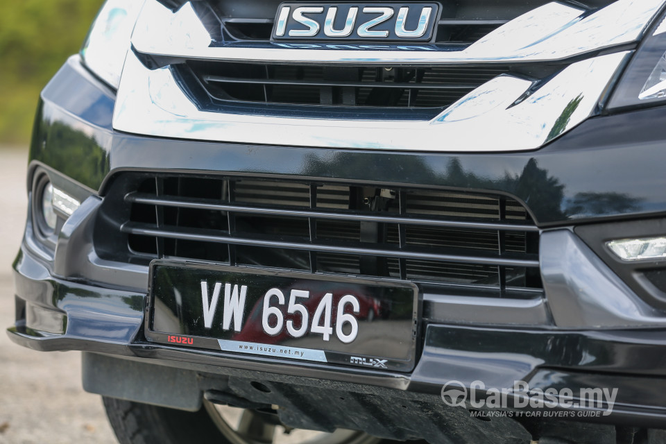 Isuzu MU-X Mk2 (2015) Exterior