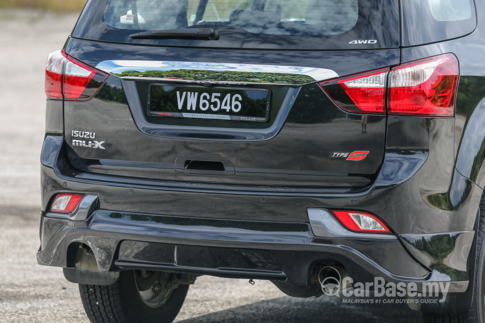 Isuzu MU-X Mk2 (2015) Exterior