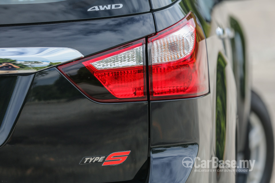Isuzu MU-X Mk2 (2015) Exterior