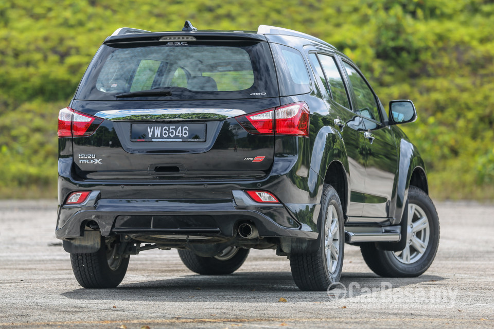 Isuzu MU-X Mk2 (2015) Exterior