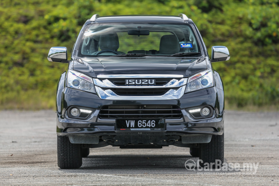 Isuzu MU-X Mk2 (2015) Exterior
