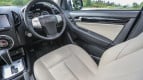 Isuzu MU-X Interior photo