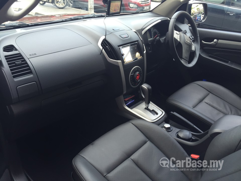 Isuzu MU-X Mk2 (2015) Interior