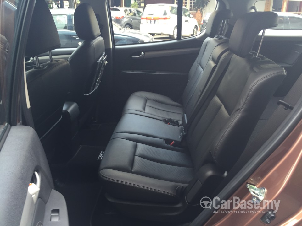 Isuzu MU-X Mk2 (2015) Interior