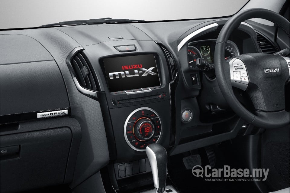 Isuzu MU-X Mk2 (2015) Interior