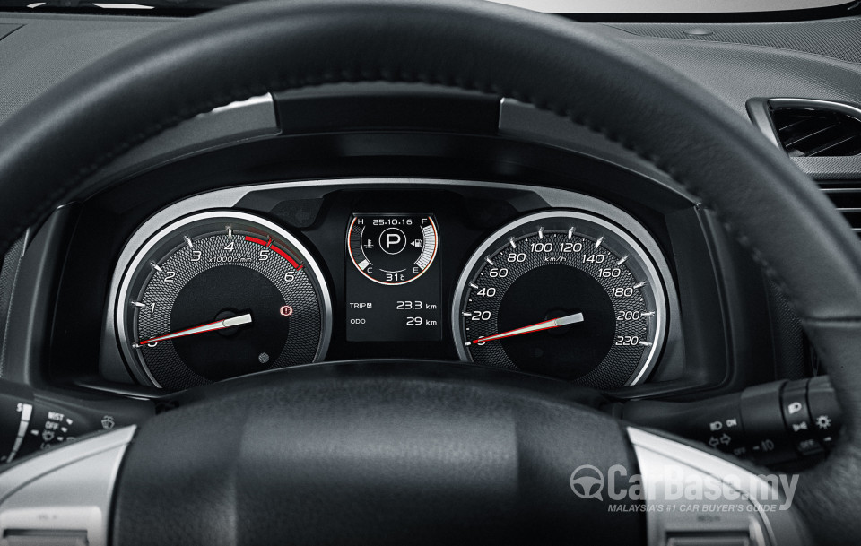 Isuzu MU-X Mk2 (2015) Interior