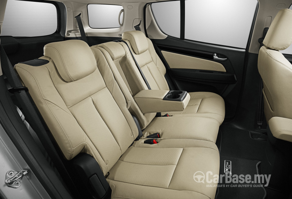 Isuzu MU-X Mk2 (2015) Interior
