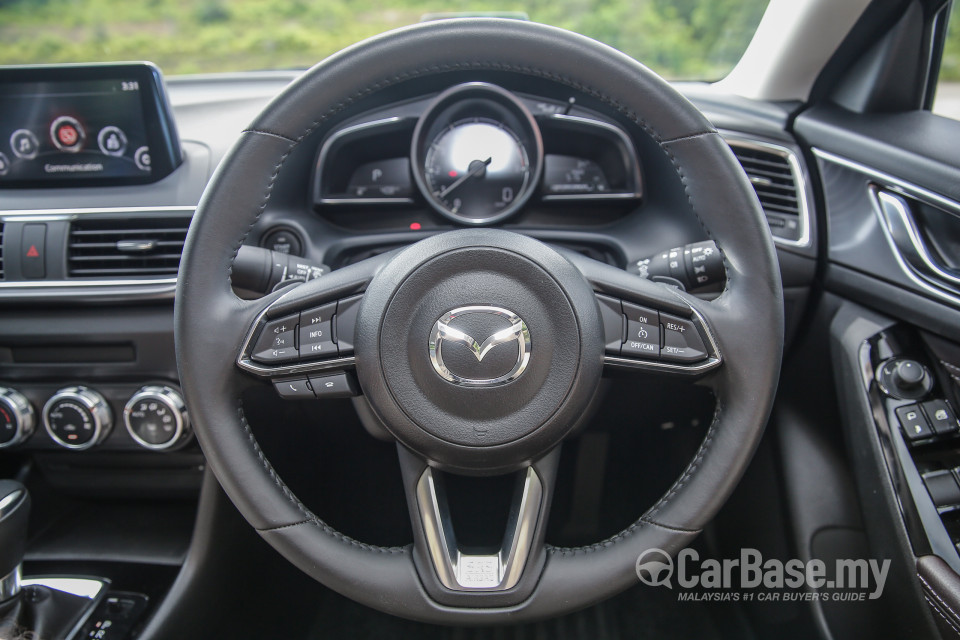 Isuzu MU-X Mk2 (2015) Interior