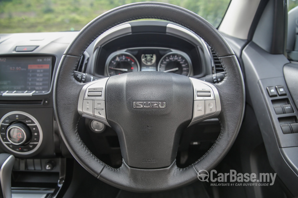 Isuzu MU-X Mk2 (2015) Interior