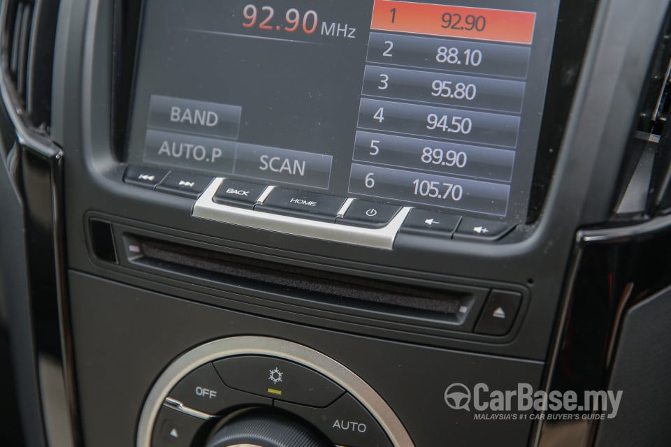 Isuzu MU-X Mk2 (2015) Interior