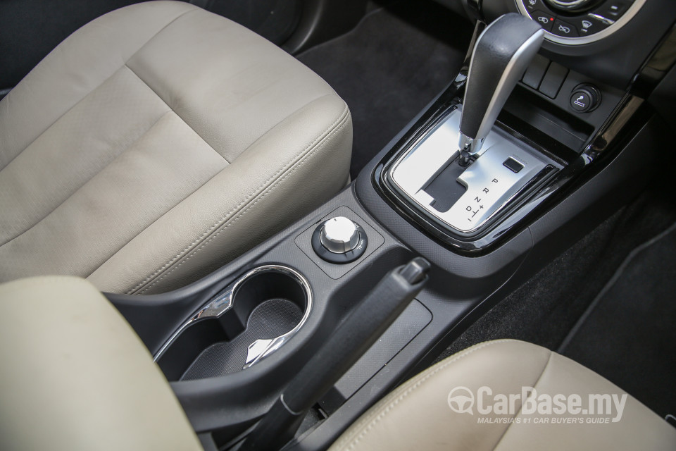 Isuzu MU-X Mk2 (2015) Interior