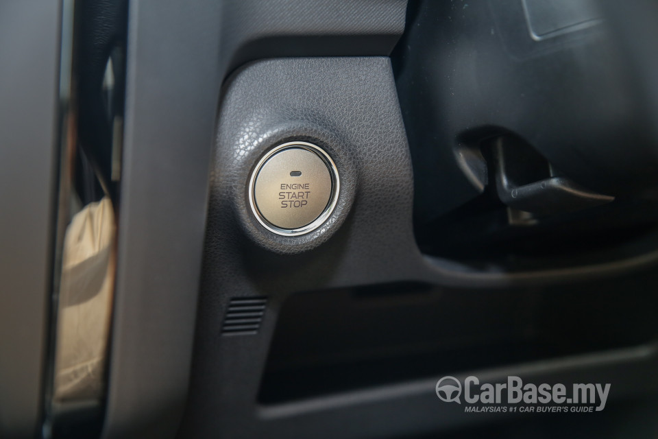 Isuzu MU-X Mk2 (2015) Interior