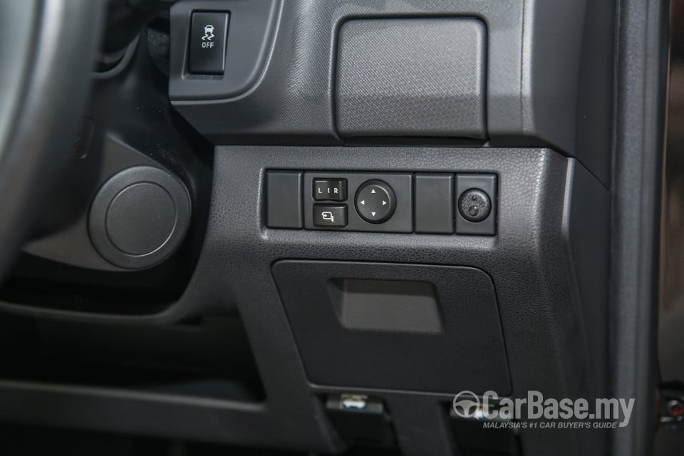 Isuzu MU-X Mk2 (2015) Interior