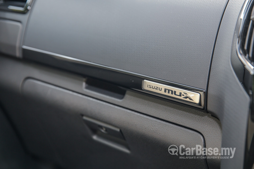 Isuzu MU-X Mk2 (2015) Interior