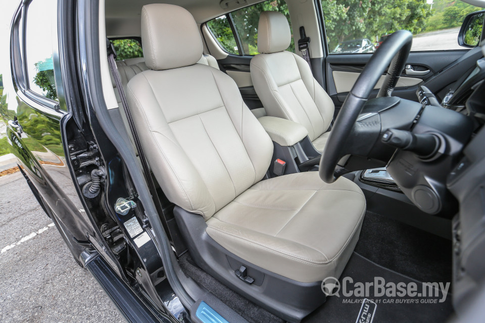 Isuzu MU-X Mk2 (2015) Interior