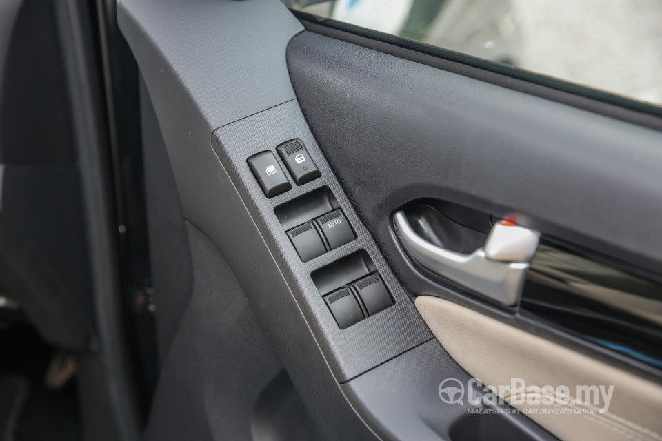 Isuzu MU-X Mk2 (2015) Interior