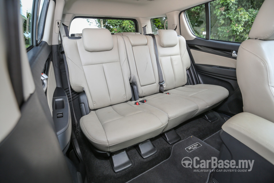 Isuzu MU-X Mk2 (2015) Interior