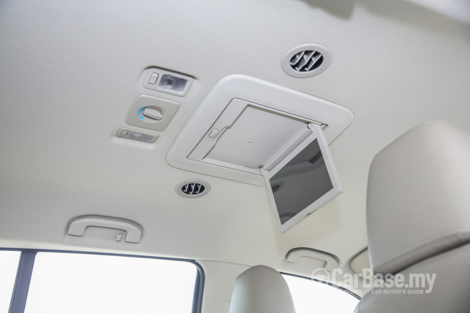 Isuzu MU-X Mk2 (2015) Interior