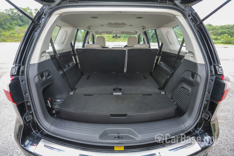 Isuzu MU-X Mk2 (2015) Interior