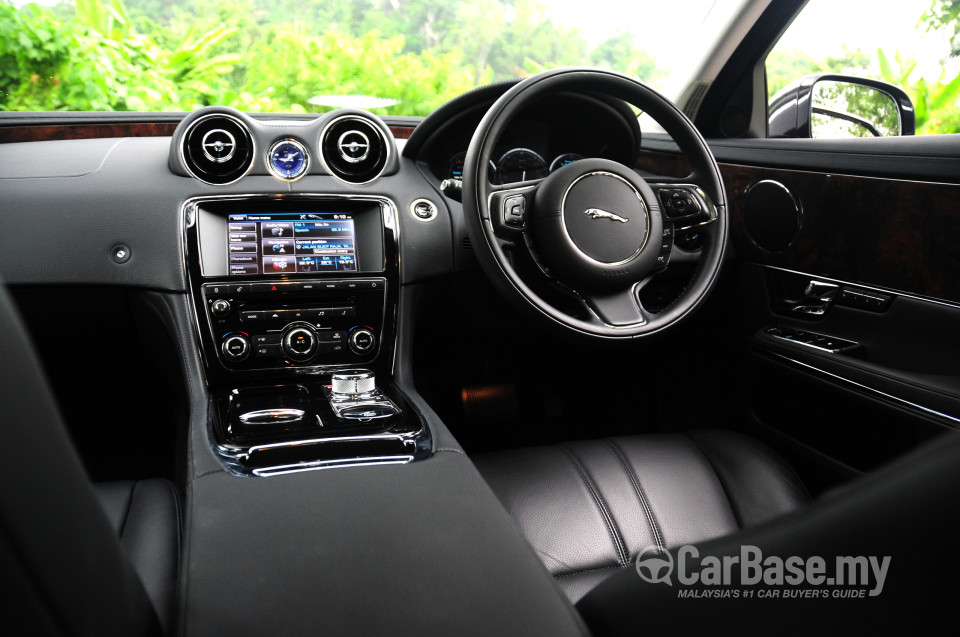 Jaguar XJ X351 (2011) Interior