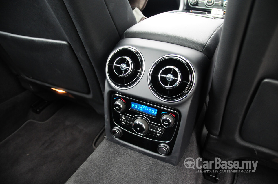 Jaguar XJ X351 (2011) Interior