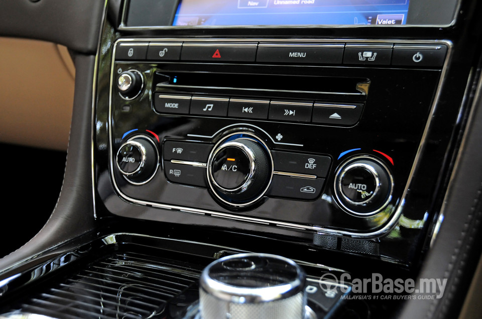 Jaguar XJ X351 (2011) Interior