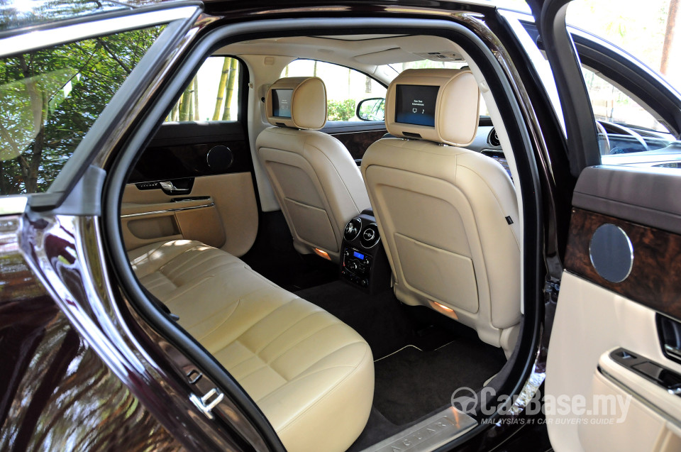 Jaguar XJ X351 (2011) Interior
