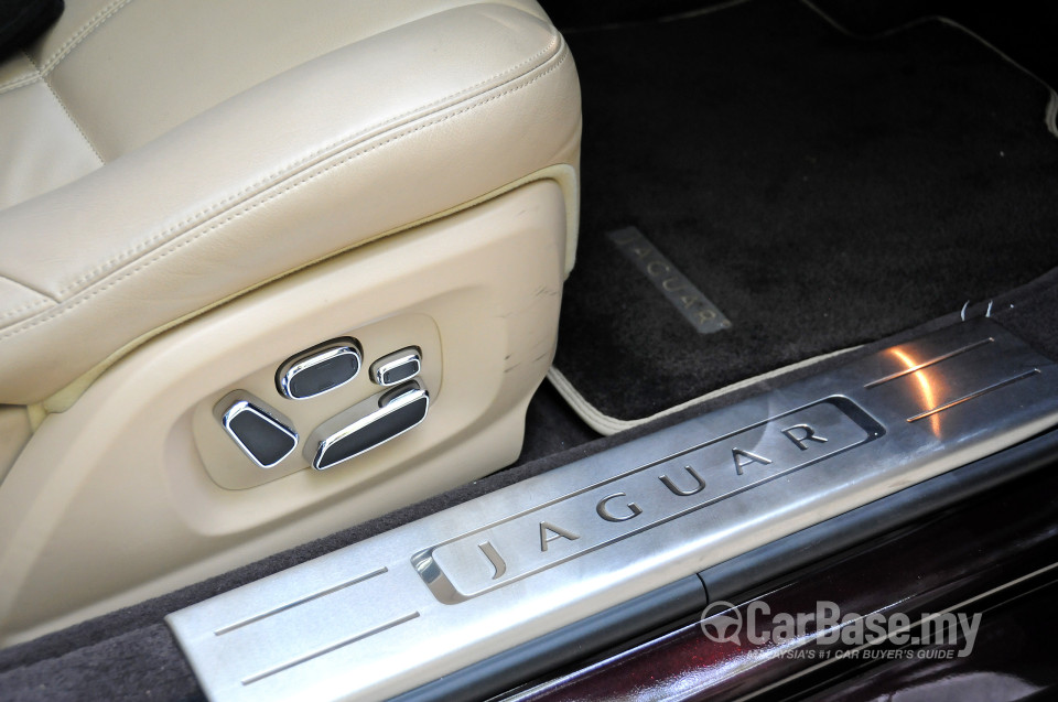 Jaguar XJ X351 (2011) Interior