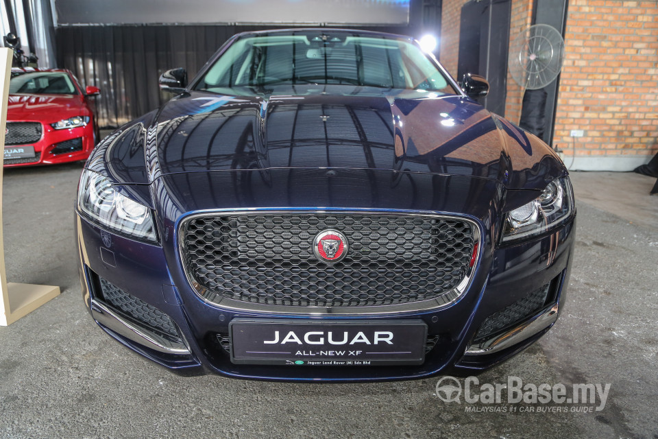 Jaguar XF X260 (2016) Exterior