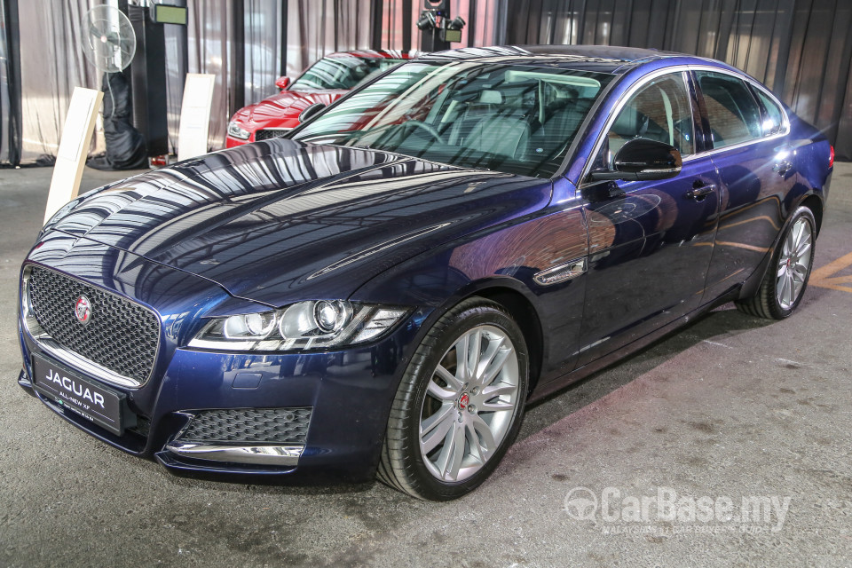 Jaguar XF X260 (2016) Exterior