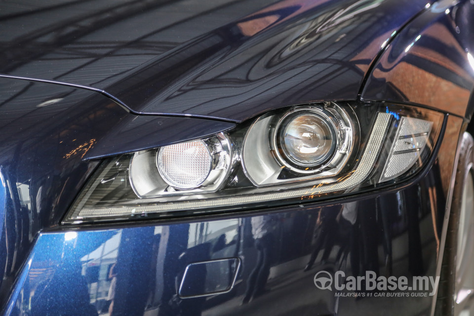 Jaguar XF X260 (2016) Exterior