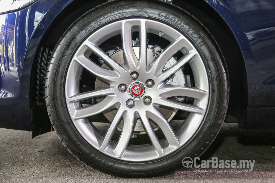 Jaguar XF X260 (2016) Exterior