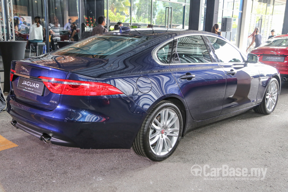 Jaguar XF X260 (2016) Exterior