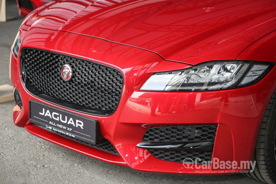 Jaguar XF X260 (2016) Exterior