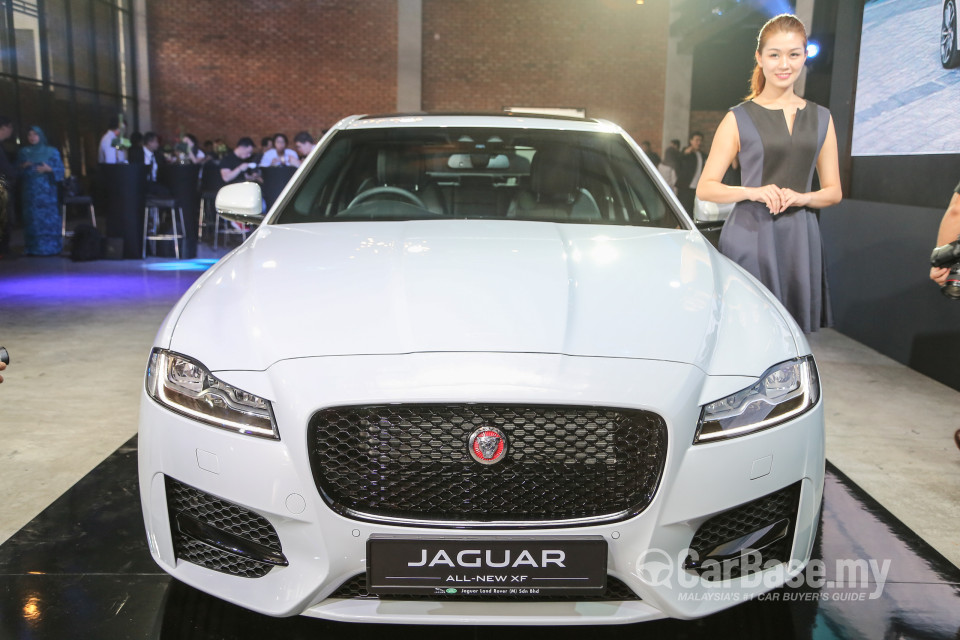 Jaguar XF X260 (2016) Exterior