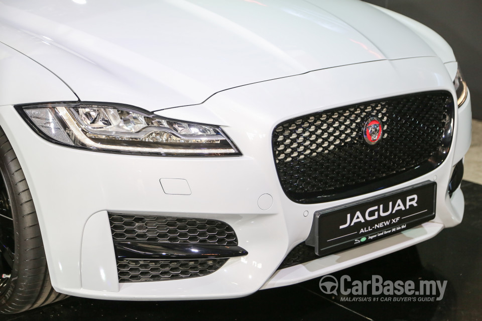 Jaguar XF X260 (2016) Exterior