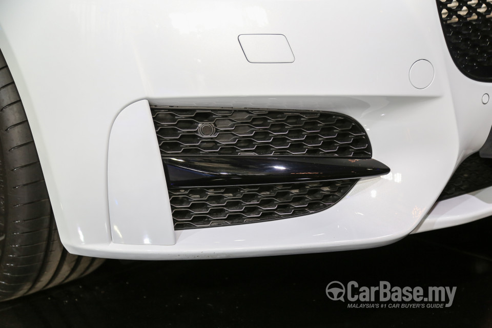 Jaguar XF X260 (2016) Exterior