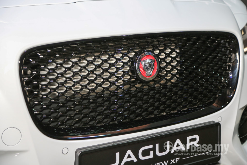 Jaguar XF X260 (2016) Exterior