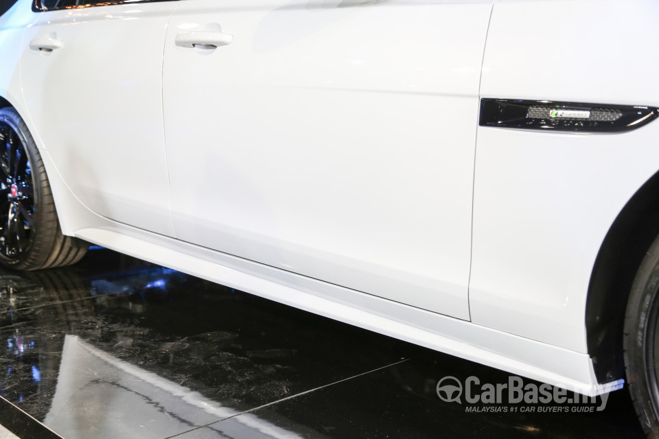 Jaguar XF X260 (2016) Exterior